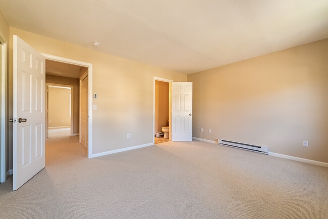Building Photo - 16 Brantwood Dr