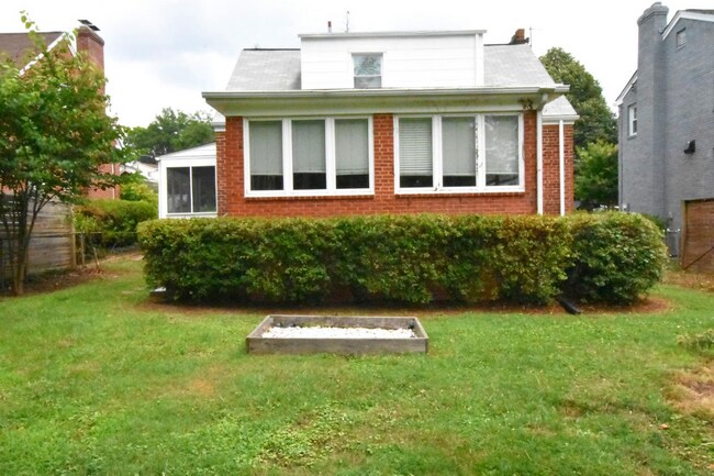 Building Photo - Fantastic 3BR Cape Cod near Downtown Silve...