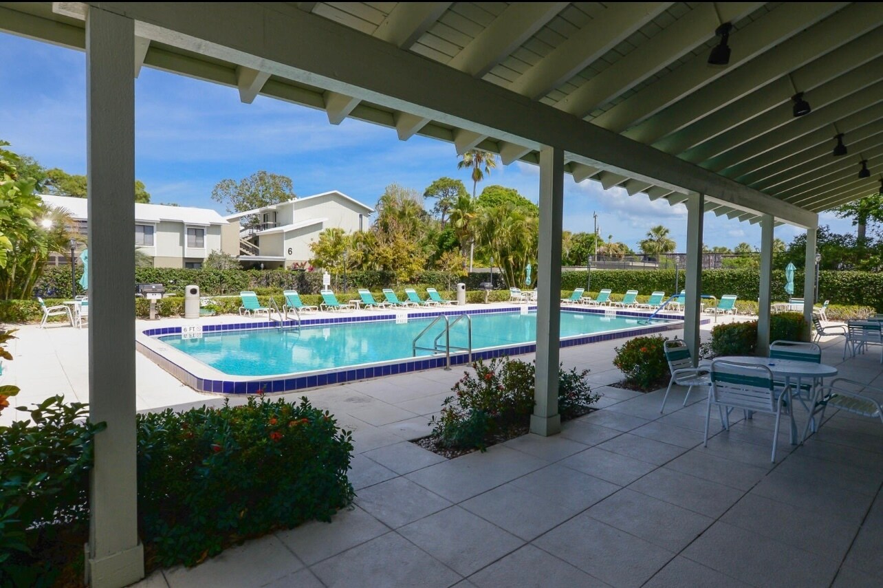 Building Photo - 800 NW Fork Rd