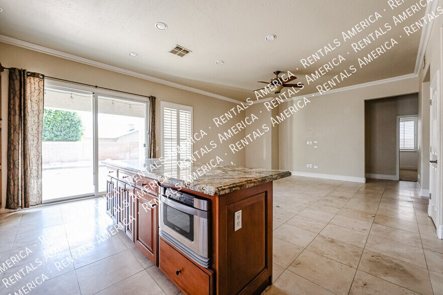 Building Photo - 2211 W Olive Way