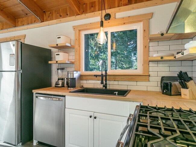 Building Photo - 587 Arrowhead Villa Rd