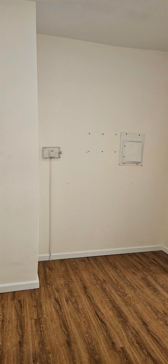 Building Photo - 327 Jackson St