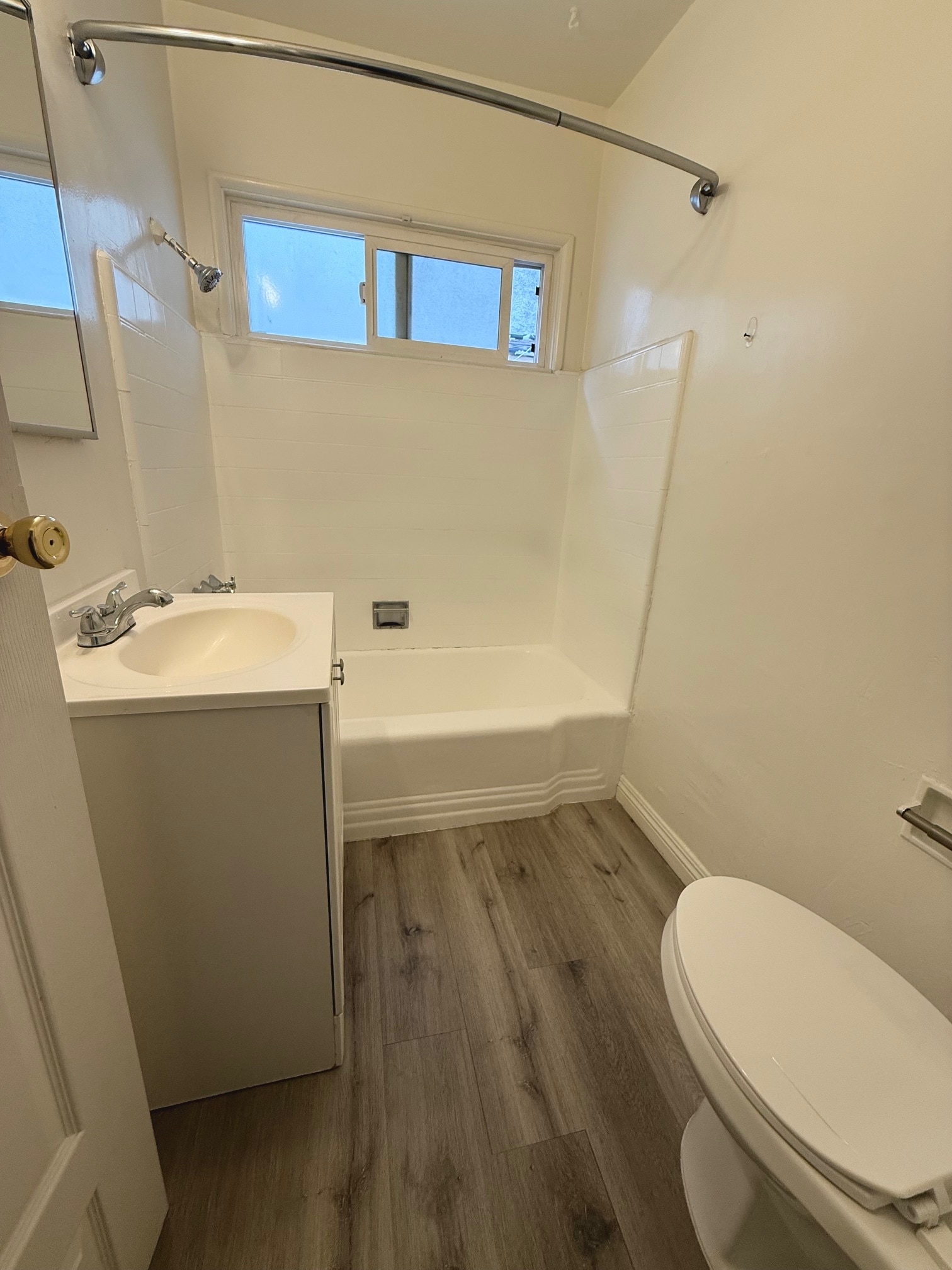 Building Photo - 14122 Delano St