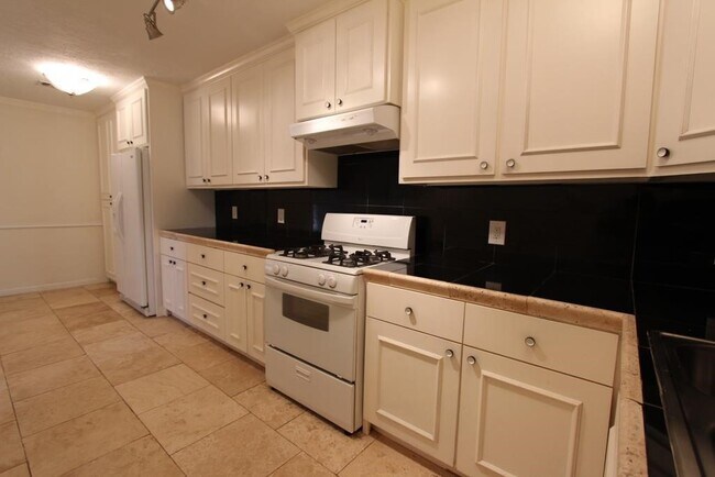 Building Photo - 6534 Sivley St