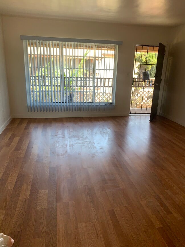 Living room - 14720 Strathern St