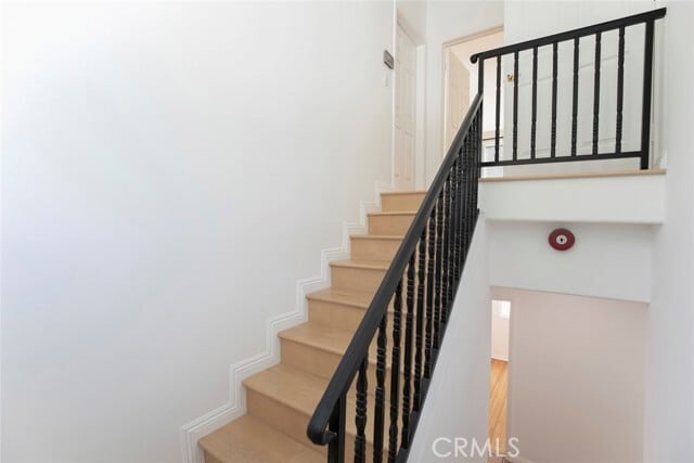 Building Photo - 2644 E Chevy Chase Dr