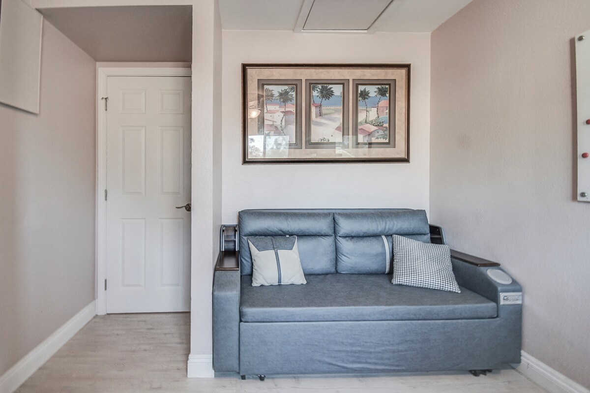 Building Photo - 11 Seamist Ct