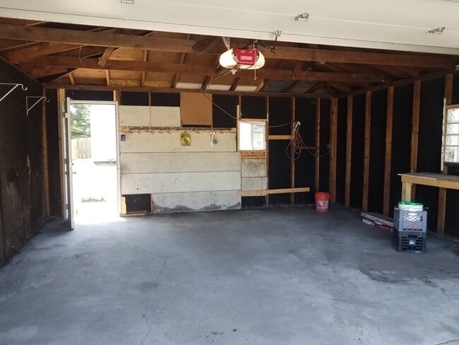 Building Photo - Beautifully rehabbed property