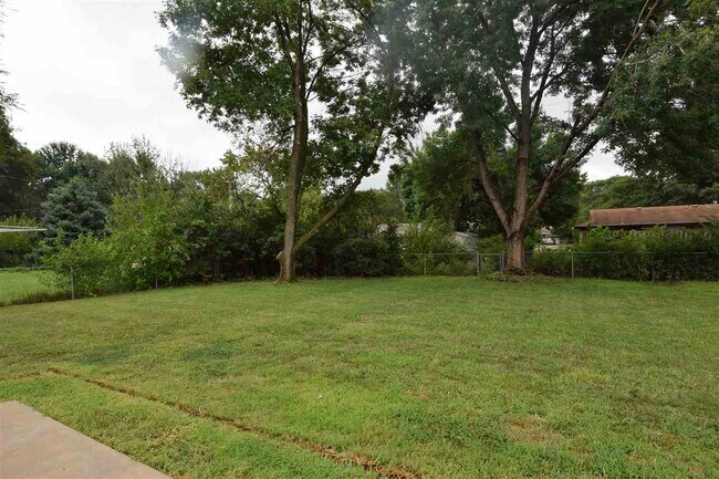 Building Photo - 2621 Kimball Ave