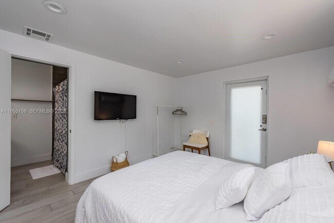 Building Photo - 350 NW 50th St