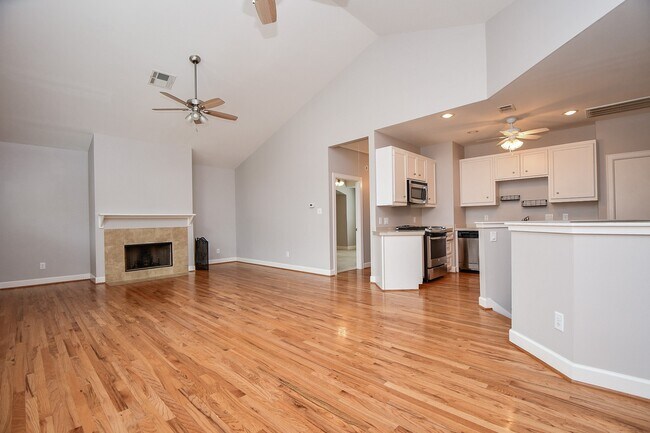 Building Photo - 3715 Main Plaza Dr