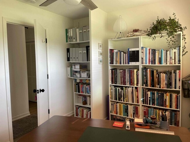 Building Photo - 3 bedrooms, 2 bathrooms, fenced yard!