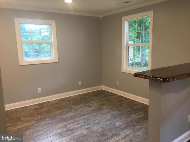 Building Photo - 5018 Holly Dr