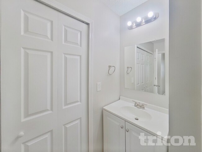 Building Photo - 2000 Taras Trace Dr