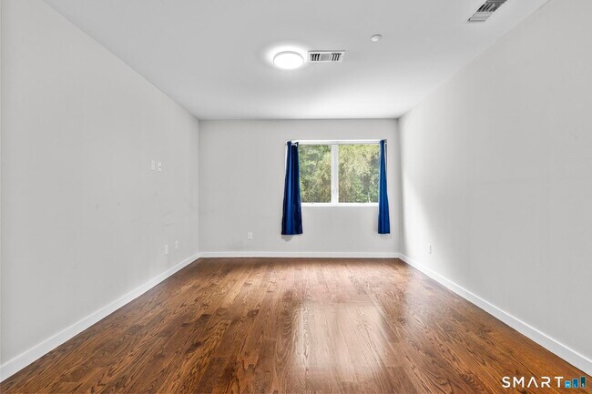 Building Photo - 95 Harbour Close
