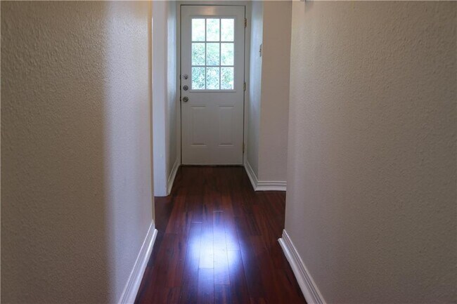 Building Photo - 1166 Ridgeway Dr