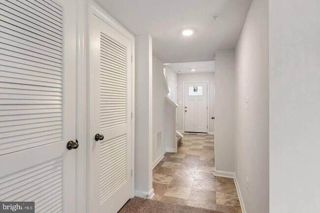 Building Photo - 64 Grant St