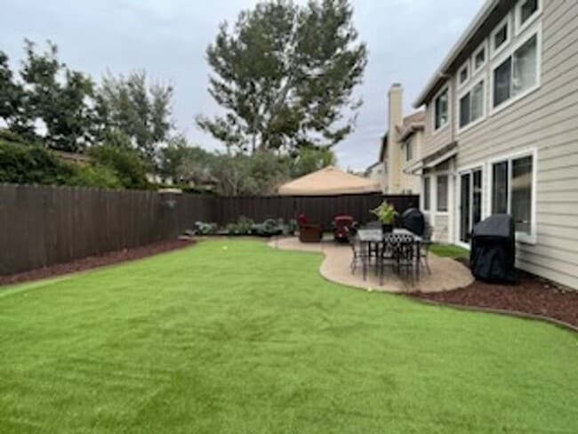 Building Photo - Spacious Pleasanton Home