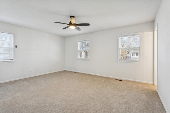 Building Photo - 3BR 2.5 BA Mid-Town Newport News