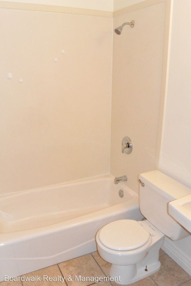 Building Photo - 675 E 5th Ave