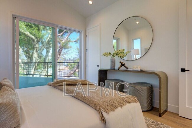 Building Photo - 6016 Comey Ave