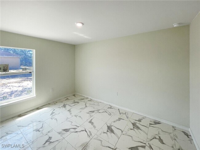 Building Photo - 122 Ivan Ave S