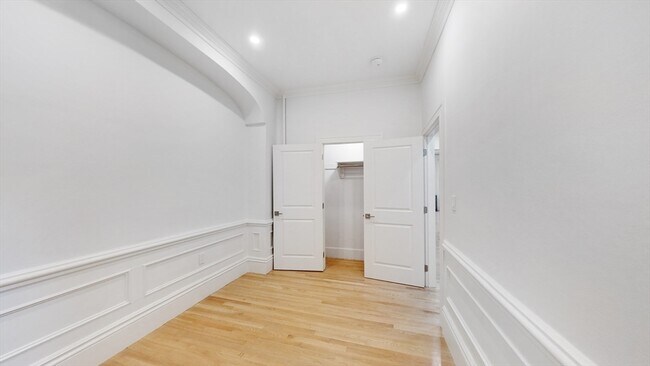 Building Photo - 2 Brimmer St