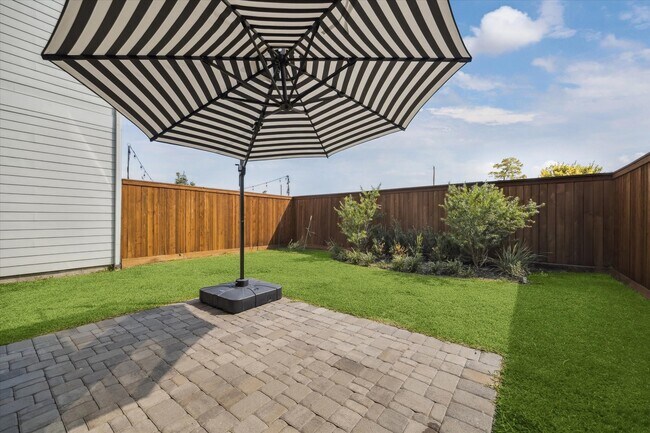 Building Photo - 10961 Hewitt Cliff Ln