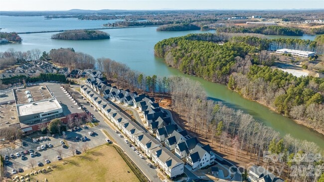 Building Photo - 554 Amalfi Dr