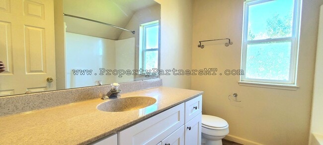Building Photo - Recently updated 3 Bed 2 Bath home in Bozeman