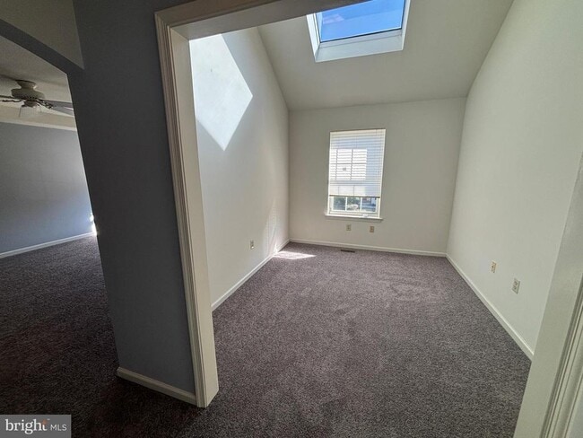 Building Photo - 721 Deer Creek Dr