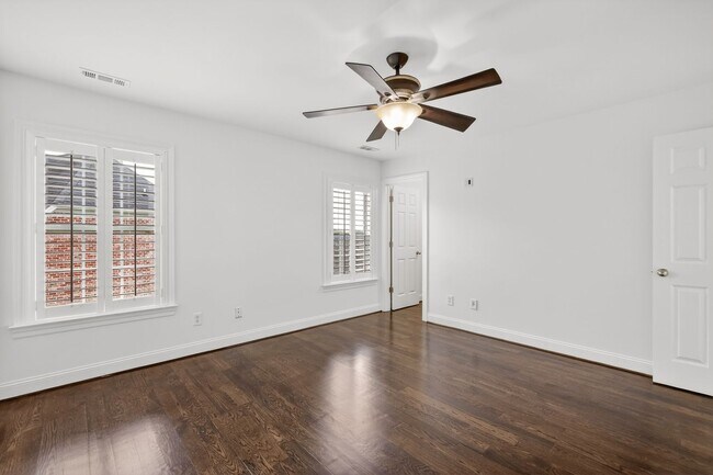 Building Photo - Beautiful 6BR Executive Brentwood Home with Pool