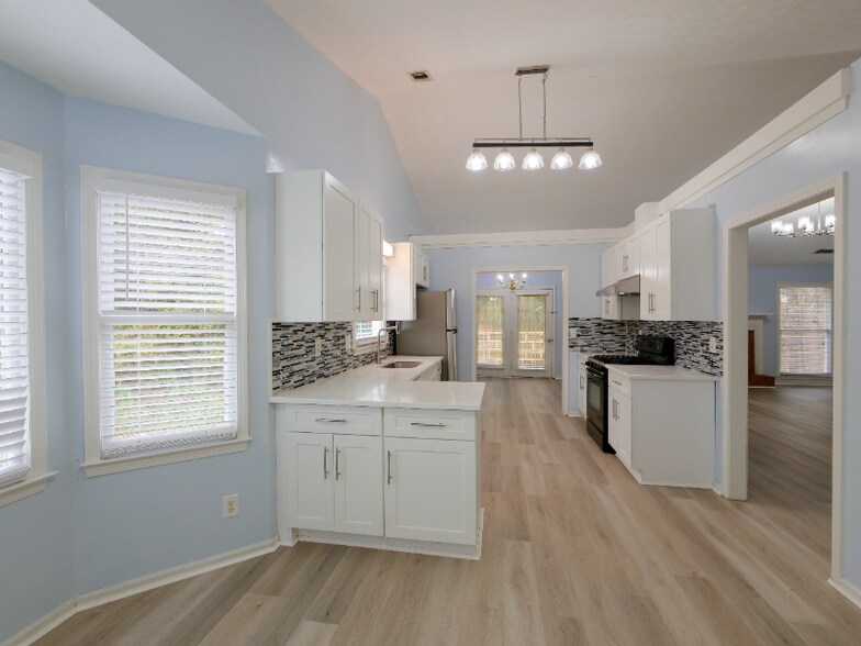 Primary Photo - 2218 Willow Crest Cir