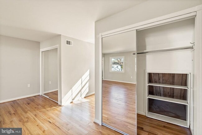 Building Photo - 9356 Birchwood Ct