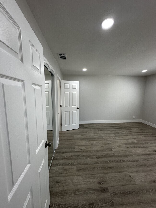 Building Photo - 3221 San Carlos Way