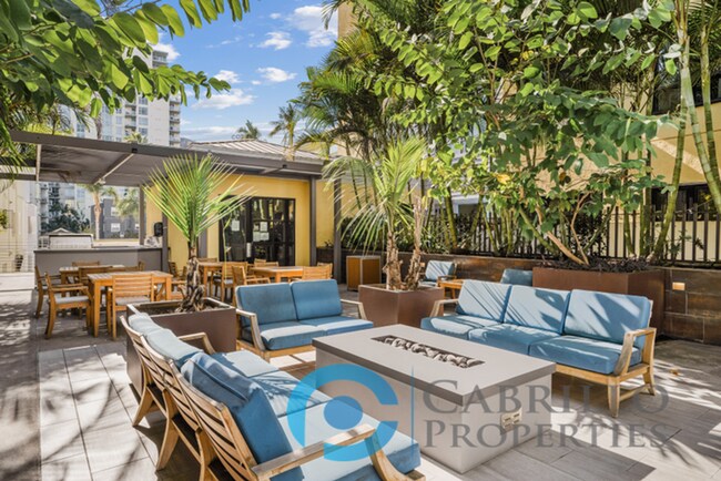 Building Photo - 889 Date St