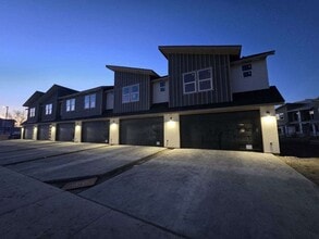 Building Photo - 202 Claw Ave