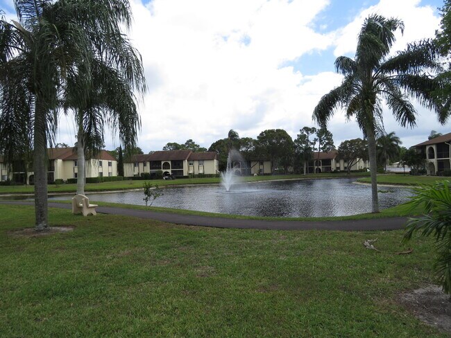 Building Photo - 118 Lake Pine Cir