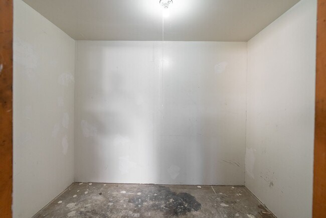 Building Photo - 2048 Swazey St