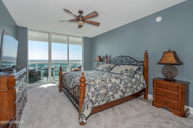 Building Photo - 241 Riverside Dr