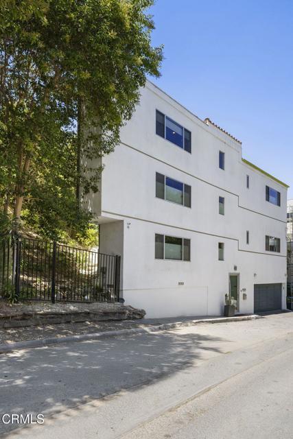 Building Photo - 3551 Dixie Canyon Pl