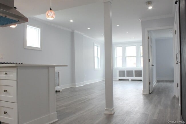 Primary Photo - 451 Warburton Ave