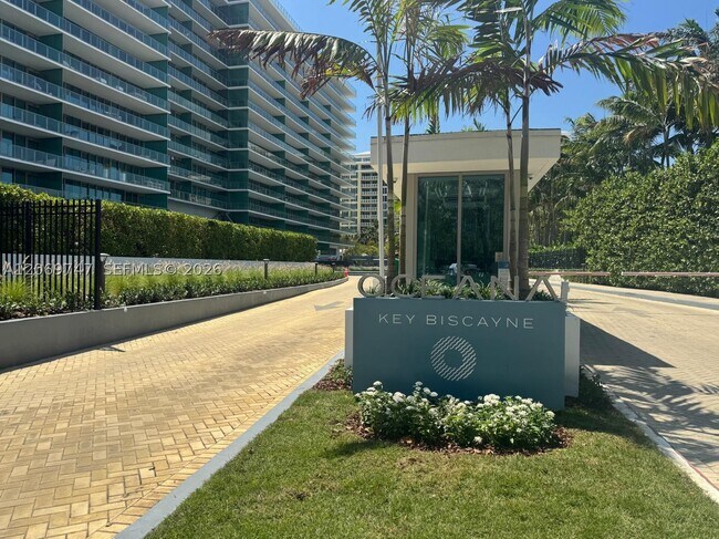 Building Photo - 360 Ocean Dr