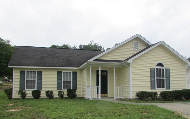 Primary Photo - Available Now ! 3BR 2BA Home With Vaulted ...