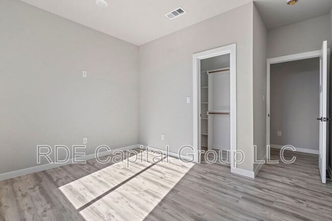 Building Photo - 948 S Corinth St Rd