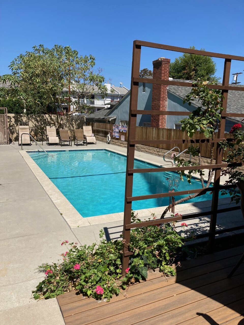 Building Photo - 4660 Coldwater Canyon Ave