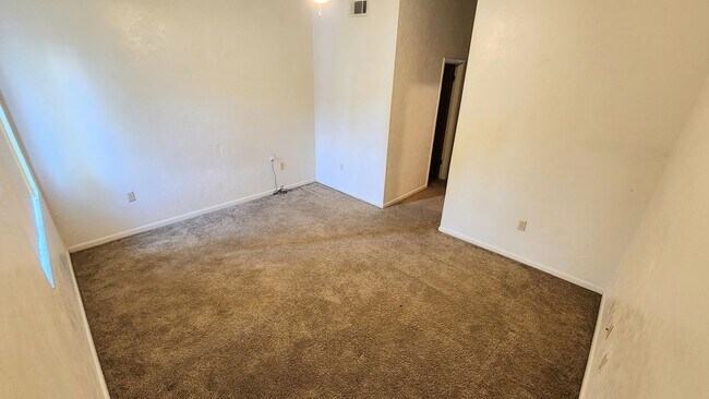 Building Photo - Mill Run 4026