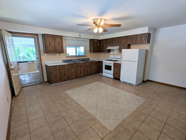 Building Photo - 258 Edmond St