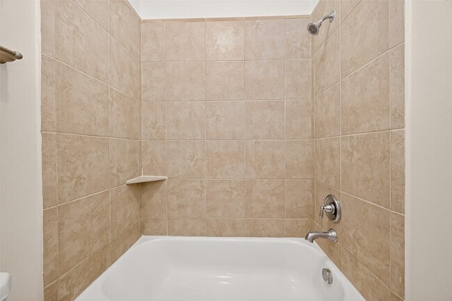 Building Photo - 6847 Tammany Manor Ln