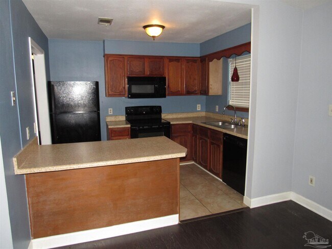Building Photo - 7804 Oak Forest Dr